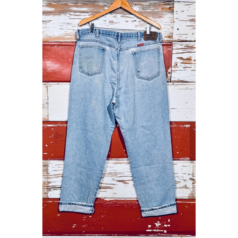 Wrangler Jeans Relaxed Fit Light Wash Denim‎ Pants Distressed Mens Size 38x32